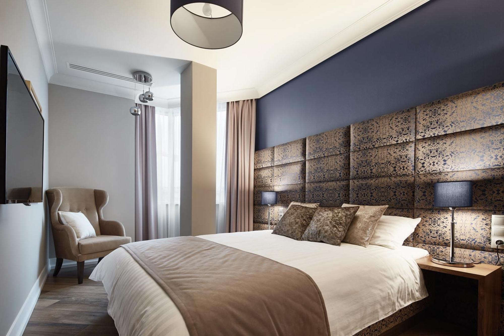 Luxury Deluxe One-Bedroom Apartment